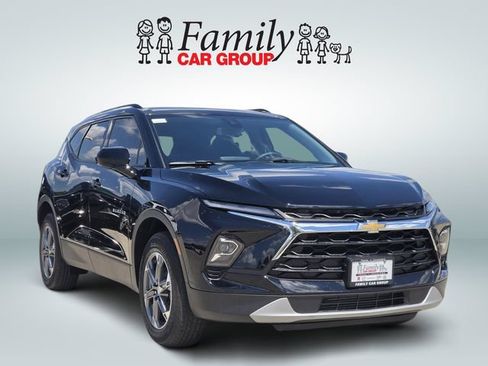 Used 2025 Chevrolet Blazer LT w/ Convenience Package FWD image 2