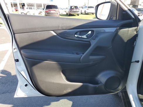 Used 2016 Nissan Rogue SL w/ SL Premium Package image 22