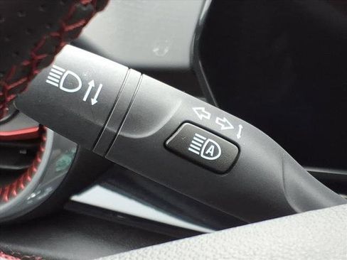 Used 2025 Chevrolet Trax RS image 18