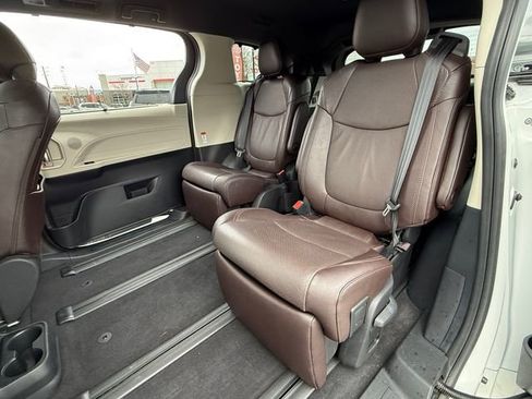 Certified 2021 Toyota Sienna Platinum image 36