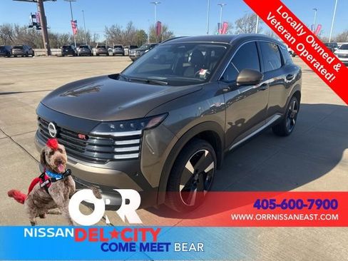 Used 2025 Nissan Kicks SR image 1