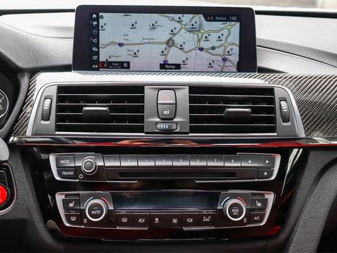 Used 2020 BMW M4 Convertible image 18