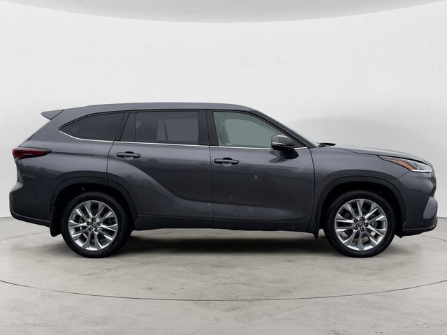 Used 2024 Toyota Highlander Limited AWD/4WD image 4