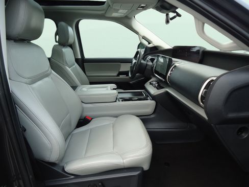 Used 2025 Ford Expedition Max Active AWD/4WD image 27