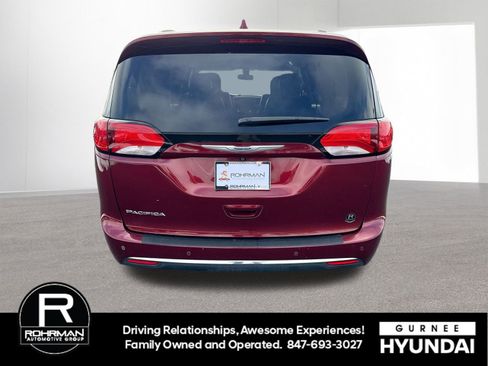 Used 2018 Chrysler Pacifica Touring-L Plus image 8