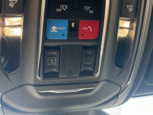 Used 2025 Jeep Grand Cherokee L Altitude image 16