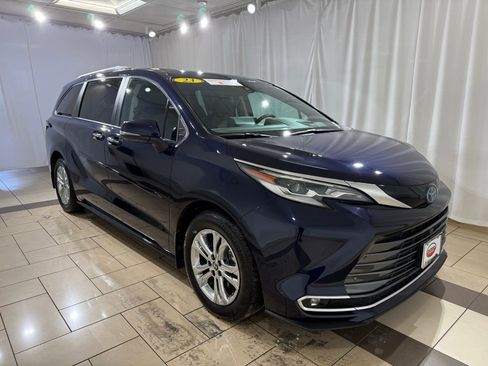 Certified 2023 Toyota Sienna Platinum image 6