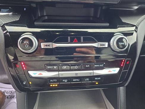 Used 2024 Ford Explorer ST-Line w/ Class IV Trailer Tow Package image 27