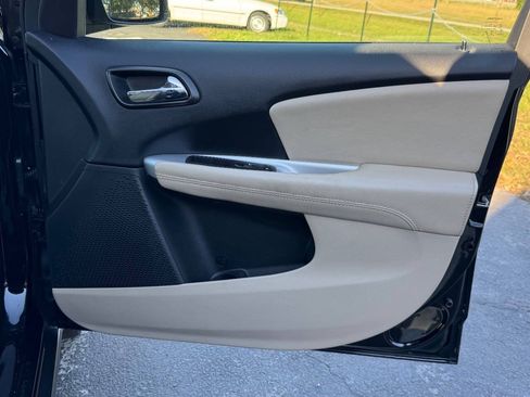 Used 2018 Dodge Journey SXT FWD image 21