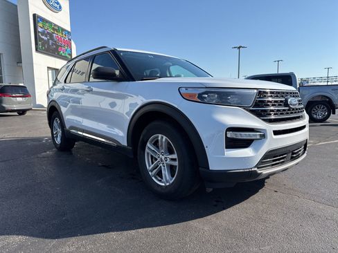 Used 2024 Ford Explorer XLT w/ Equipment Group 202A image 3
