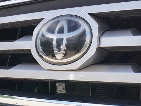 Used 2021 Toyota Tacoma Limited AWD/4WD image 11