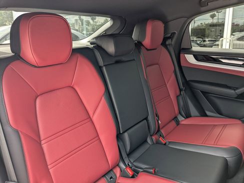 New 2026 Porsche Cayenne E-Hybrid Coupe AWD/4WD image 25