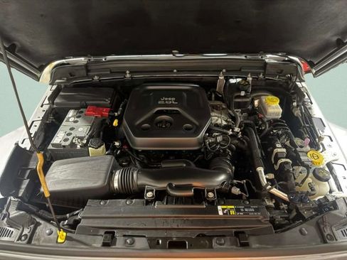 Used 2020 Jeep Wrangler Unlimited Sahara image 28