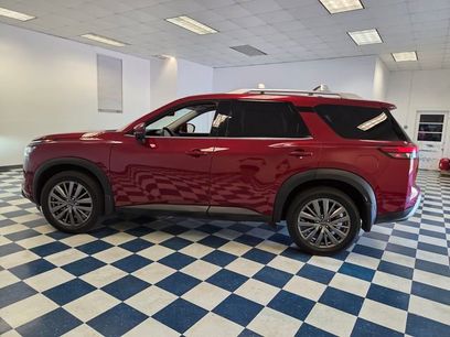 Used 2024 Nissan Pathfinder SL w/ SL Premium Package