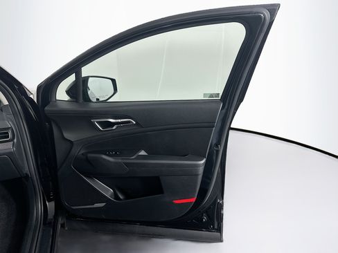 Used 2025 Kia Sportage LX FWD image 30
