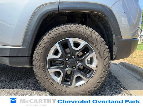 Used 2018 Jeep Compass Trailhawk w/ Leather Interior Group AWD/4WD image 8