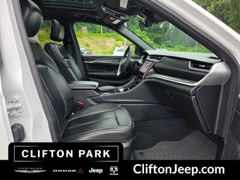 Certified 2025 Jeep Grand Cherokee Limited AWD/4WD image 15