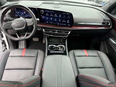 Used 2025 Chevrolet Traverse RS image 21