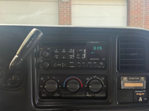 Used 2002 Chevrolet Silverado 2500 LS AWD/4WD image 13