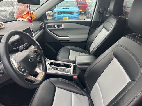 Used 2023 Ford Explorer XLT w/ Equipment Group 202A AWD/4WD image 12