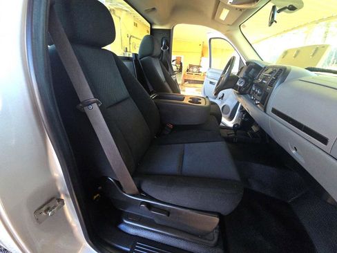 Used 2010 Chevrolet Silverado 1500 W/T w/ LS Package image 10