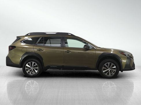 Used 2025 Subaru Outback Premium image 6