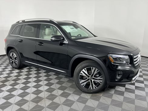 New 2026 Mercedes-Benz GLB 250 4MATIC image 2