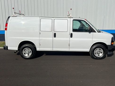 Used 2022 Chevrolet Express 2500 w/ Driver Convenience Package image 4