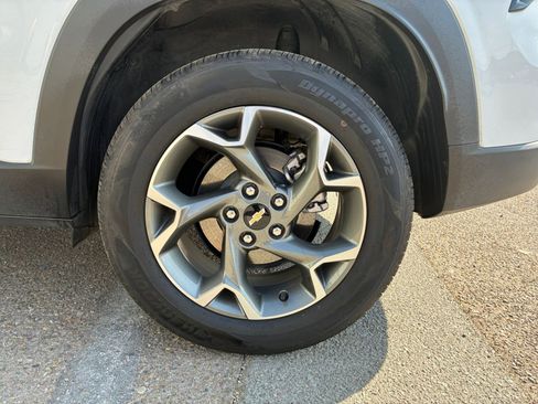 Used 2025 Chevrolet Trax LT w/ LT Convenience Package image 29