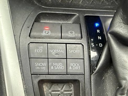 Used 2020 Toyota RAV4 LE AWD/4WD image 15