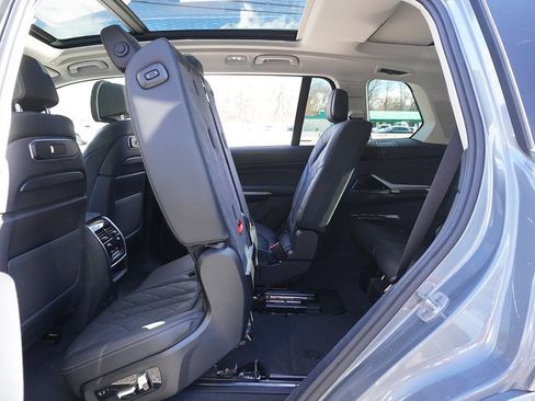 Used 2023 BMW X7 xDrive40i w/ Premium Package image 56