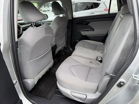 Used 2023 Toyota Highlander LE FWD image 14