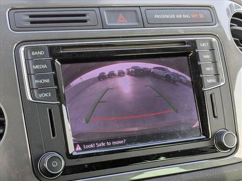 Used 2016 Volkswagen Tiguan SE image 13