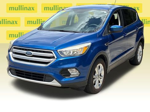 Used 2017 Ford Escape SE w/ SE Cold Weather Package FWD image 12