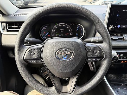 Used 2025 Toyota RAV4 LE AWD/4WD image 18