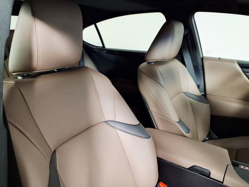 Used 2025 Lexus ES 300h w/ Premium Package FWD image 10