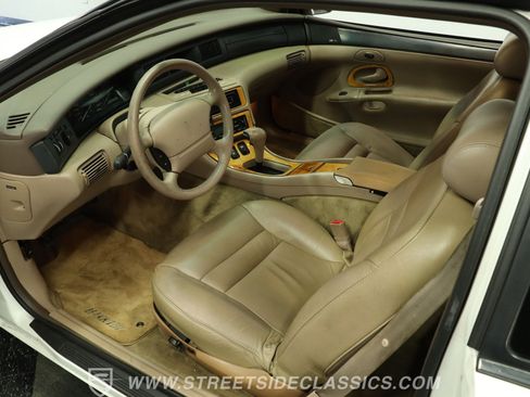 Used 1993 Lincoln Mark VIII RWD image 4