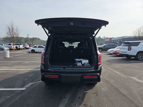 New 2026 Nissan Armada SL w/ Captain's Chari Seat Package image 18