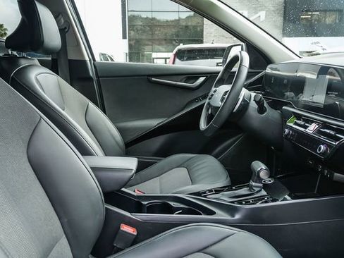 Used 2023 Kia Niro EX image 17