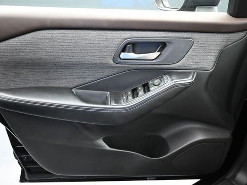 Used 2023 Nissan Rogue SV image 22