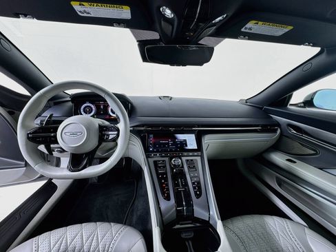 Used 2024 Aston Martin DB12 Coupe RWD image 21