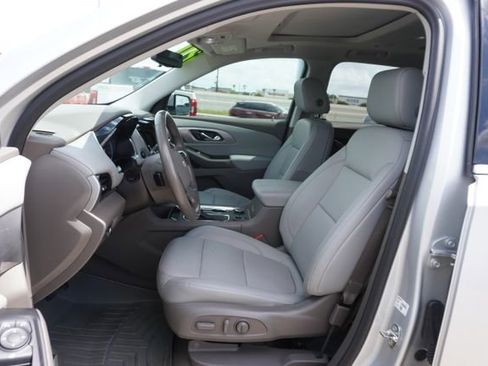 Used 2020 Chevrolet Traverse LT w/ LT Premium Package image 7