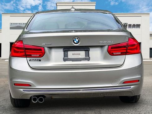 Used 2016 BMW 328i xDrive Sedan AWD/4WD image 4