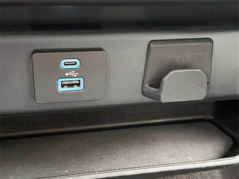 Used 2022 Ford F150 XLT image 25