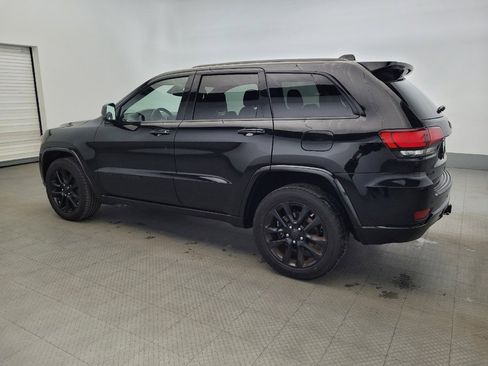 Used 2021 Jeep Grand Cherokee Laredo X image 3