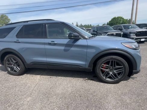 Used 2025 Ford Explorer ST AWD/4WD image 21
