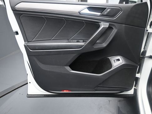 Used 2022 Volkswagen Tiguan SE image 20