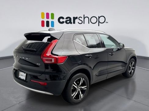 Used 2025 Volvo XC40 B5 Core image 5