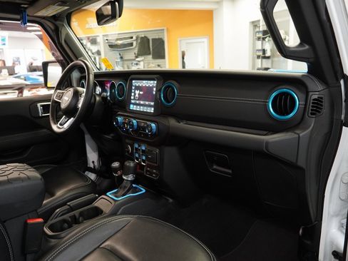 Used 2023 Jeep Wrangler Unlimited Sahara w/ Cold Weather Group image 33