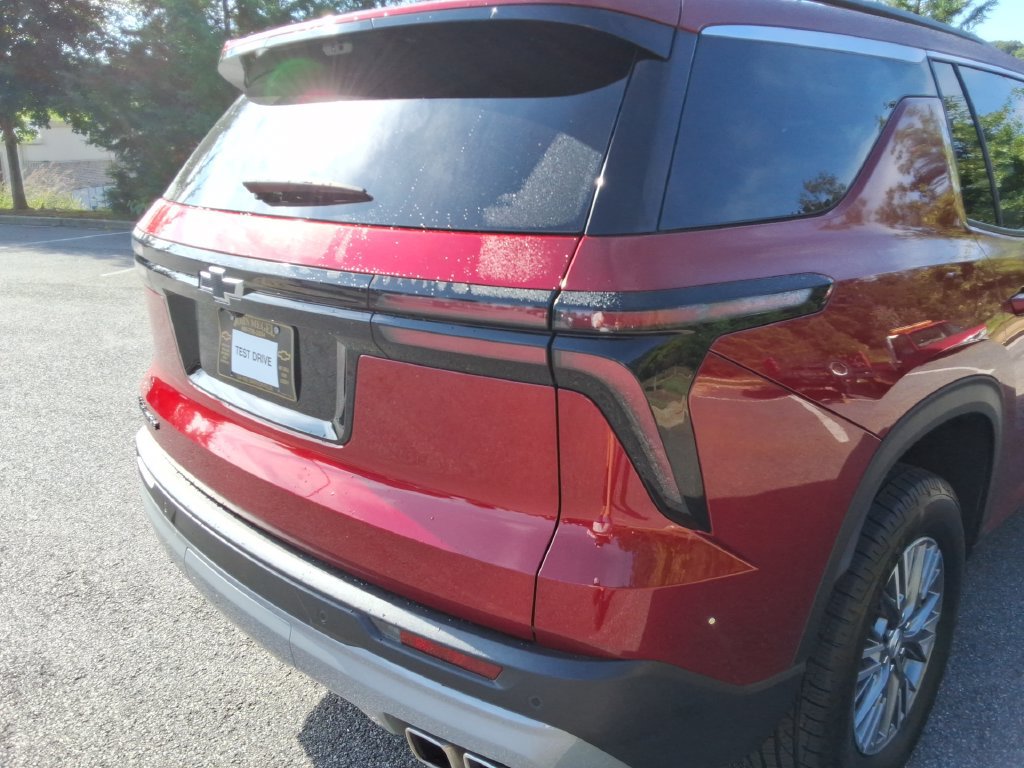 Certified 2026 Chevrolet Traverse LT w/ Driver Confidence Package FWD image 14
